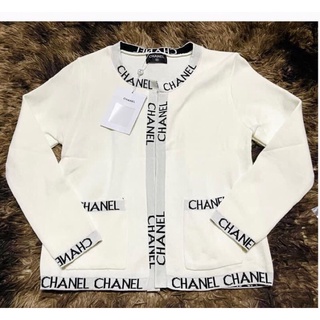 เสื้อคลุมไหมพรม Chanel สีขาวฟรีไซส์