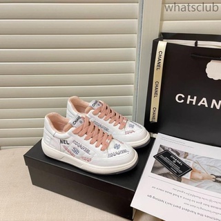 ใหม่ CHANEL CHANEL รองเท้าผ้าใบลําลอง เสริมส้น เจลลี่ สีชมพูอ่อน เหมาะกับการเล่นกีฬา สําหรับสตรี (บรรจุภัณฑ์เคาน์เตอร์)