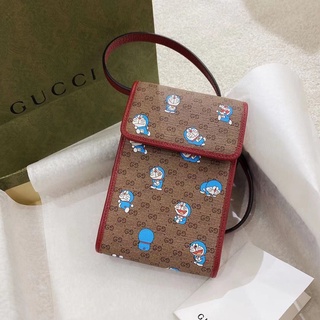 พรี  GUCCI x Doraemon กระเป๋า​เก็บ​โทรศัพท์​กระเป๋าคาดอก กระเป๋าสะพายไหล่หนังแท้แบรนด์เนน กระเป๋า​เก็บ​โทรศัพท์​