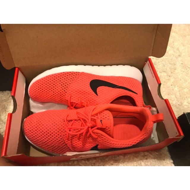 รองเท้าผ้าใบ NIKE Roshe Run (Hot Lava) แท้ มือสอง สภาพดีมาก ไซส์ US10 UK9 23cm ขายต่อด่วน ราคาถูกมาก