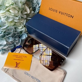 พร้อมส่ง แว่นกันแดด LV z1583E