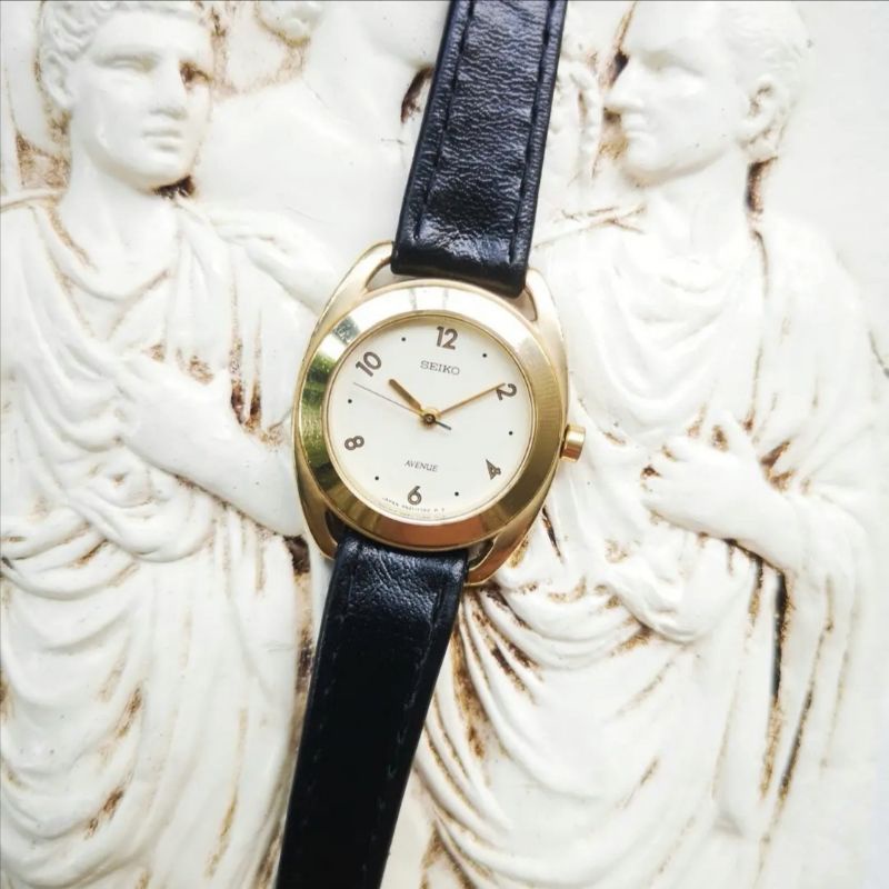 นาฬิกาข้อมือ​ Seiko​ Avenue Vintage​ 1980s​  มือสอง แท้ 100% นำเข้าจากประเทศญี่ปุ่น มีของ​พร้อมส่ง