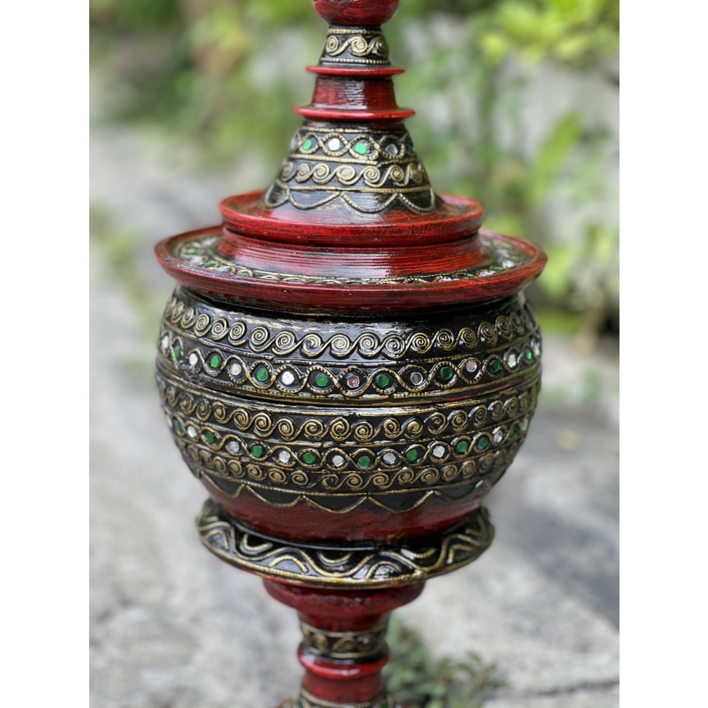 ผอบ ไม้แกะสลัก สีแดงโบราณ ผอบไม้ทรงสูง อูปไม้ ปลายแหลม เดินเส้นประดับกระจกประดับกระจกหลากสี ใส่พระเครื่องวัตถุมงคล - รูปที่ 3