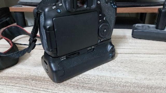 2021正規激安】送料無料 Xit XTCG60D Grip Power Pro EOS 60D SLR Digital Series Battery  Canon for Cam デジタル一眼カメラ