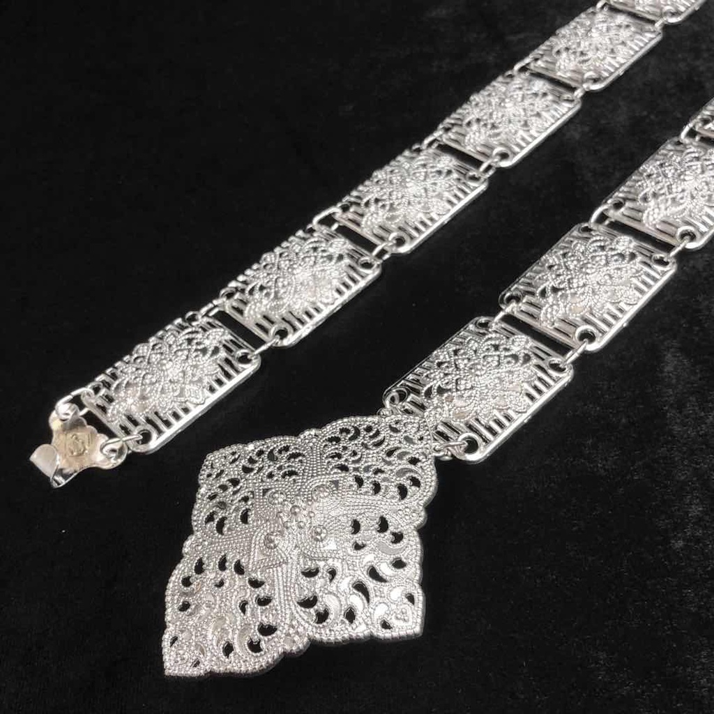 Vintage jewelry เข็มขัดราคาพิเศษยาว 42 นิ้วเข็มขัดไทยออเจ้าเข็มขัดผ้าถุงล้านนาสีเงิน ทองครึ่งสลึง