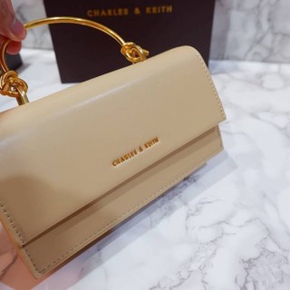 CHARLES &amp; KEITH กระเป๋าหูหิ้วคอสบอดี้