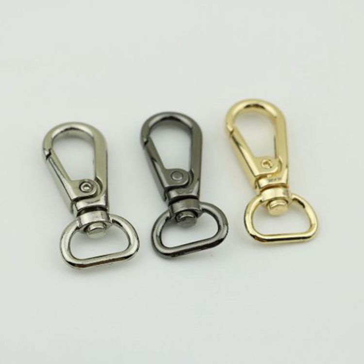 ตะขอ คอหมา สูง 4 cm. สำหรับสายกว้าง 1.2 cm. คู่ละ