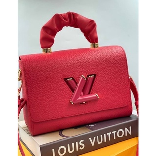 LOUOS VUITTON SS2022 RED กระเป๋าถือ พร้อมสายสะพายเส้นยาว