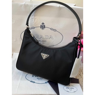 New Prada nilon hobo  re-edition 2005 รุ่น หูหนัง