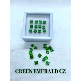 กล่องละ 12 เม็ด CZ EMERALD GREEN ขนาด 4x4 mm