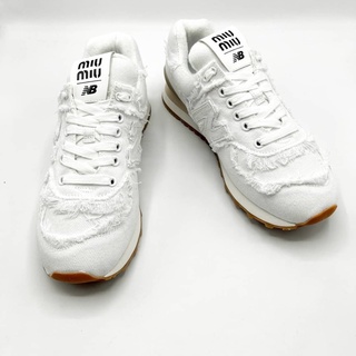 MUI MUI X NB SEEAKERS รองเท้าผ้าใบ สีขาวพื้นน้ำตาล คอลแลป