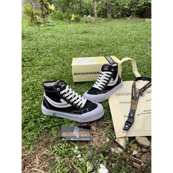 รองเท้า Jhonson galaxi pro low Black white (ต้นฉบับ) แถมโบนัส