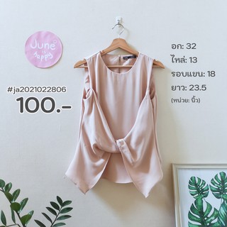 เสื้อผ้าชีฟองแขนกุดแบรนด์ Zara **มีตำหนิเป็นรูเล็กๆที่ชายผ้า** ด้านหน้าเป็นผ้าแบบไขว้ ใส่ไขว้ได้ 2 แบบหน้าหลัง