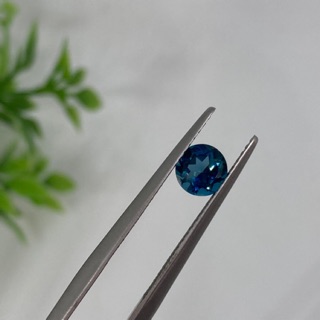 ลอนดอน บลูโทพาซ (London Blue Topaz) พลอยคัดเกรด VS กลม 5.5 มม. เนื้อใส มีทั้งสีอ่อน-เข้ม พลอยแท้ มีใบรับประกัน