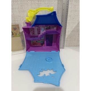 ฉาก Vampirina สติ๊กเกอร์ไม่ค่อยสวยค่ะ ของแท้ สภาพ85%