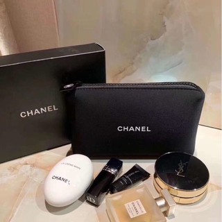 กระเป๋าเครื่องสำอาง CHANEL