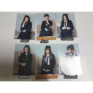 รูปปก ริเวอร์ (BNK48) รูปสุ่มจาก DVD River ชุดพิเศษ Kaew Jane Tarwaan Pupe Kaimook แก้ว เจน ตาหวาน ปูเป้ ไข่มุก