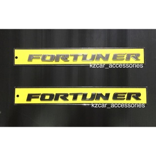 โลโก้ Fortuner ติดฝากระโปรงหน้ารถ