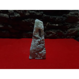 Gem natural( อัญมณีธรรมชาติ)100% ผลึกก้อนดิบพรีไนท์ สีเขียวอ่อน (Prehnite) มีเส้นทัวร์มาลีน(Tourmaline)แทรกอยู่ด้านใน