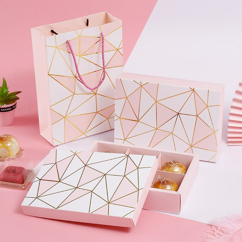 กล่องขนม ลายขาวชมพูคาดทอง ฝาควบ 6และ4 ช่อง ชุด 5 ใบ