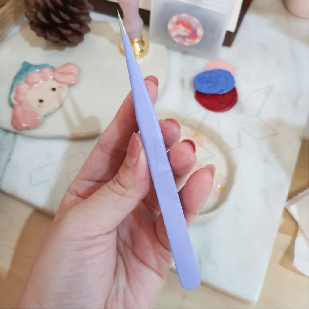 พร้อมส่ง ZHM001 ที่คีบสติ๊กเกอร์ แพ็ค2ชิ้น แหนบ ที่คีบปลายโค้ง/ตรง ที่คีบสิ่งของขนาดเล็ก ที่คีบของตกแต่ง DIY สีน่ารัก - รูปที่ 3