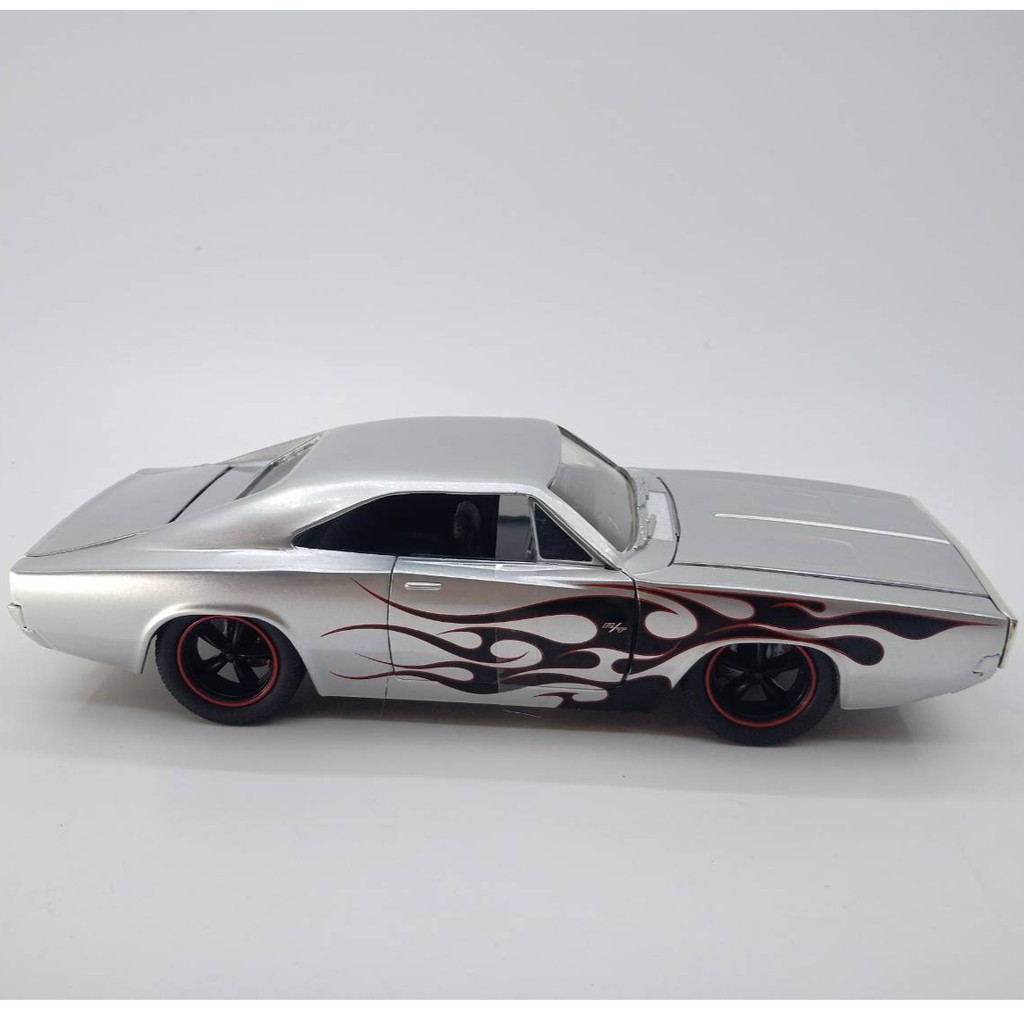 รถโมเดล อัตราส่วน 1:24  แต่งลายสวย ประตูรถ หน้ารถท้ายรถเปิดได้  รุ่นปี 1968 DODGE CHARGER_Jada 99367