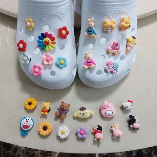 ตัวการ์ตูนติดรองเท้า jibbitz (วัสดุเรซิ่น) ติดกับรองเท้าทรง crocs ที่มีรูได้