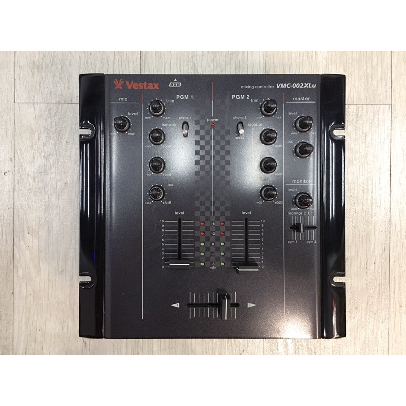 mixer DJ Vestax รุ่น VMC-002XLu มือสอง