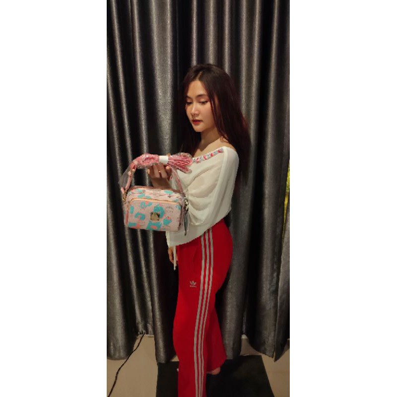 กระเป๋า MCM mini crossbody leopard pink