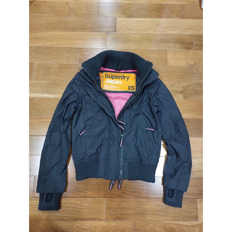 ✨🌈✨Superdry Original (Size XS) 📌ของแท้ 100% ✨เสื้อกันหนาวผู้ชาย เอวจั๊ม✅สินค้ามือสองสภาพ 90% เก็บรัก