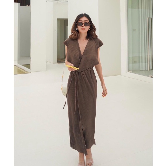 🌝ลด60฿ ใส่โค้ด VADEENOV🌝 เดรสพลีทคอปก maxi dress