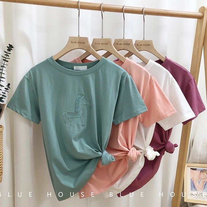 LGfashion🍭 เสื้อยืดปักลายม้า งานนี้ขายดีมาก จัดจ้านในย่านนี้ มี 4 สีปังๆ แถมจัดให้สาวไซส์ใหญ่ด้วยน้าา