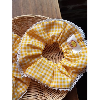 🌻Marry Gold Scrunchie🌻 ยางมัดผมลายสก๊อตสีเหลืองลูกไม้ หมดปัญหาผมชี้ฟู