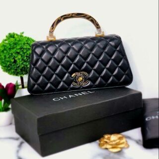 Chanel 11” รุ่น Limited edition วัสดุหนังแกะลายตารางคมชัด