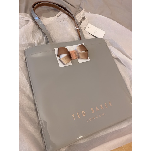 กระเป๋า Ted baker แท้ จาก shop อังกฤษ 💯🇬🇧ใบใหญ่ สีเทาเรียบหรู่  ราคาพิเศษ รุ่น Kriscon Women's Bow Large Icon Bag