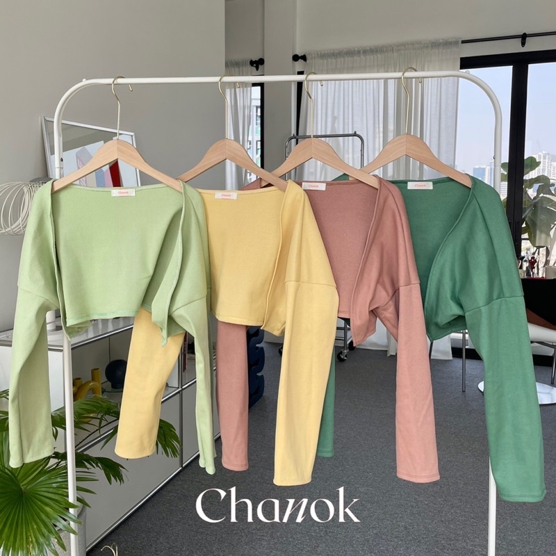 ขาว ดำ เบจ ชมพู ม่วง เขียว ไม่ต้องรอพรี เสื้อเเกล้งคลุม งานผ้าร่อง น่ารักมาก