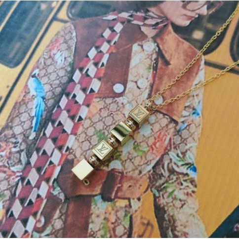 สร้อยคอ LV จี้ลูกเต๋าเรียงยาว งานสแตนเลสสตีล (B24)