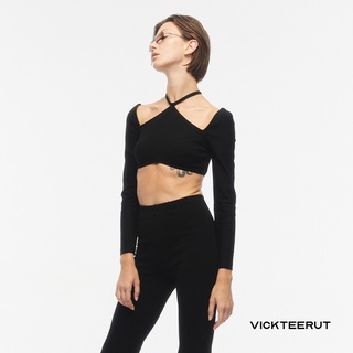 VICKTEERUT Long Sleeve Crop Top with Cut-Out Detail เสื้อแขนยาว ตัวสั้น