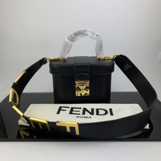 กระเป๋าสะพายNew fendi bag