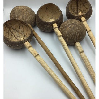 กระบวยตักน้ำกะลา 5 อัน กระบวยตักน้ำ กะลามะพร้าว Dipper made from coconut shell กระบวยกะลาด้ามยาว สินค้างานฝีมือราคาถู...