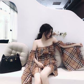 👗มินิเดรสBurberry เปิดบ่า👗