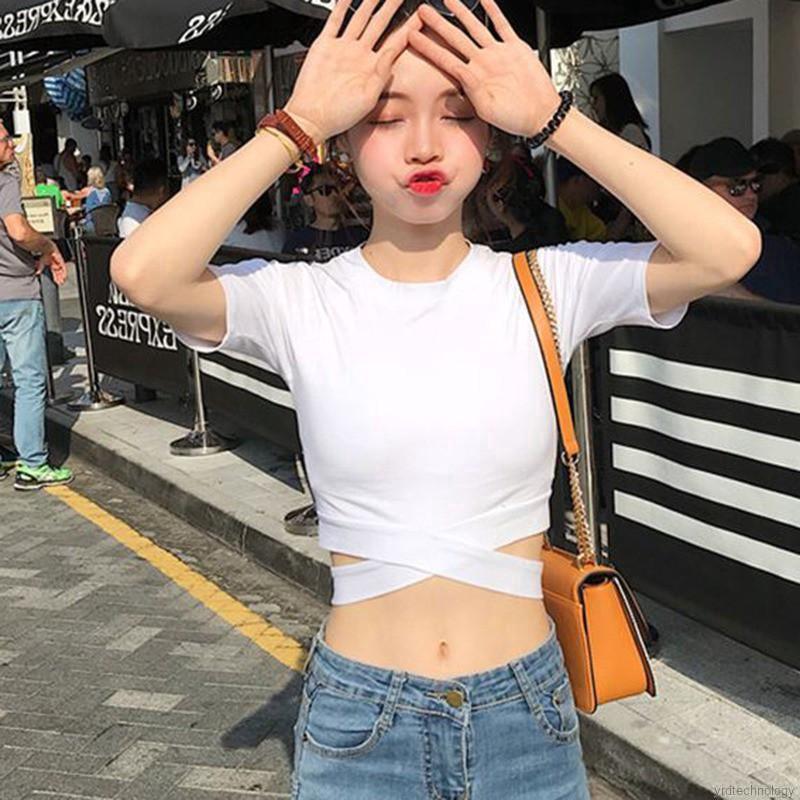 เสื้อครอปคอกลมแขนสั้นสำหรับผู้หญิง