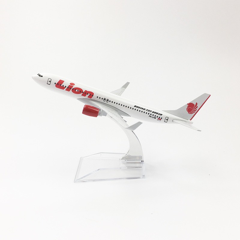 [16cm] โมเดลเครื่องบิน Lion Air 737 (Aircraft Metal Model) วัสดุทำจากเหล็ก พร้อมฐาน ของเล่น ของสะสม