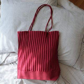 Maroon Pleated tote bags