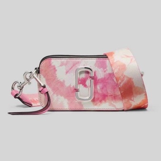 กระเป๋าสะพาย มาเพิ่มแล้วค่ะ The Snapshort tie-dye Crossbody Bag พูดเลยสวยมากๆนะคะ อยากให้ได้ใช้กัน แค่ได้สายไปก็คุ้ม