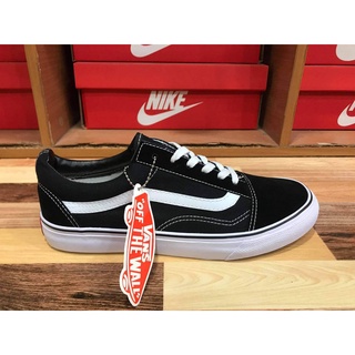 ถ่ายจากงานที่ร้าน Vans old skool รุ่นคลาสสิคตลอดกาล ใส่ได้ทั้งผู้ชายและผู้หญิง