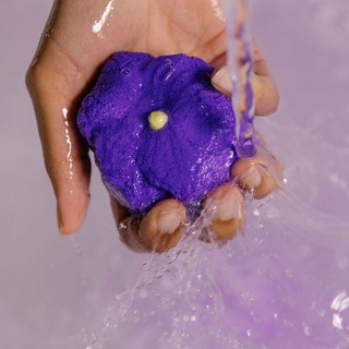 (ของใหม่) Lush Violet Cream Bubble Bar