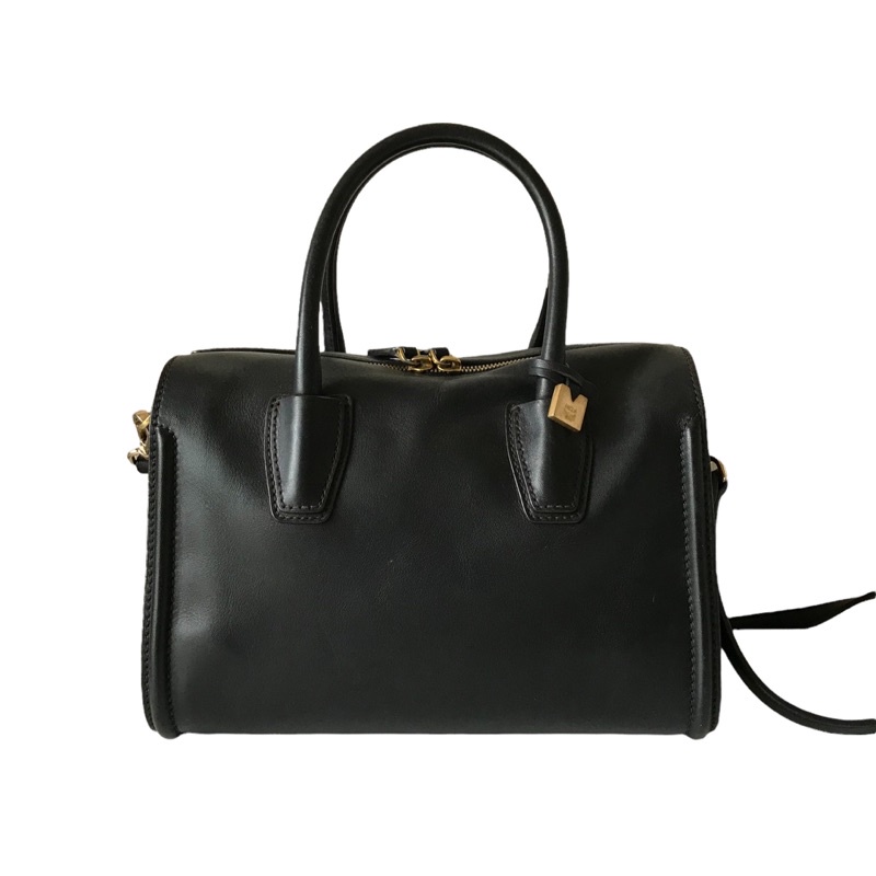 MCM 🖤 กระเป๋าถือทรงหมอนสีดำ