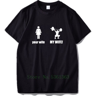 เสื้อยืดครอปใหม่ เสื้อยืดผ้าฝ้าย 100% พิมพ์ลาย Your Wife And My Wife คุณภาพสูง สําหรับผู้ชาย และผู้หญิงS-5XL