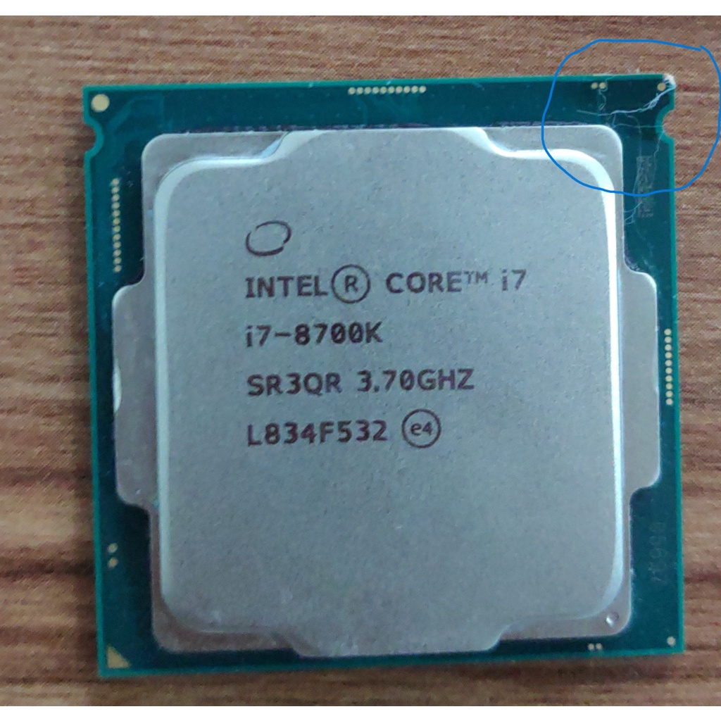 Intel Core i7-8700k CPU มุมชำรุด (with damaged corner)